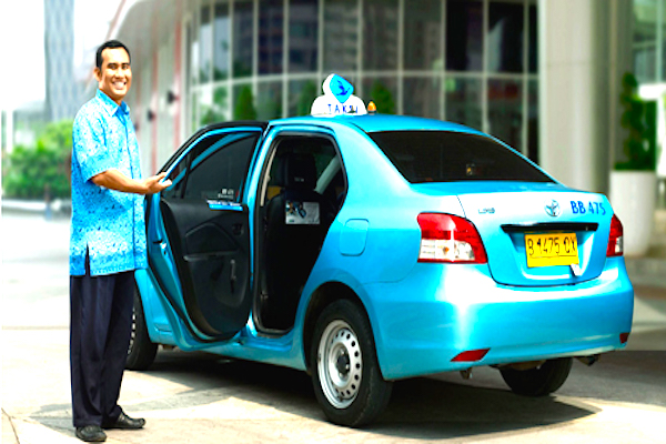 Такси мобиль. Blue Bird Taxi Бали. Blue Taxi.